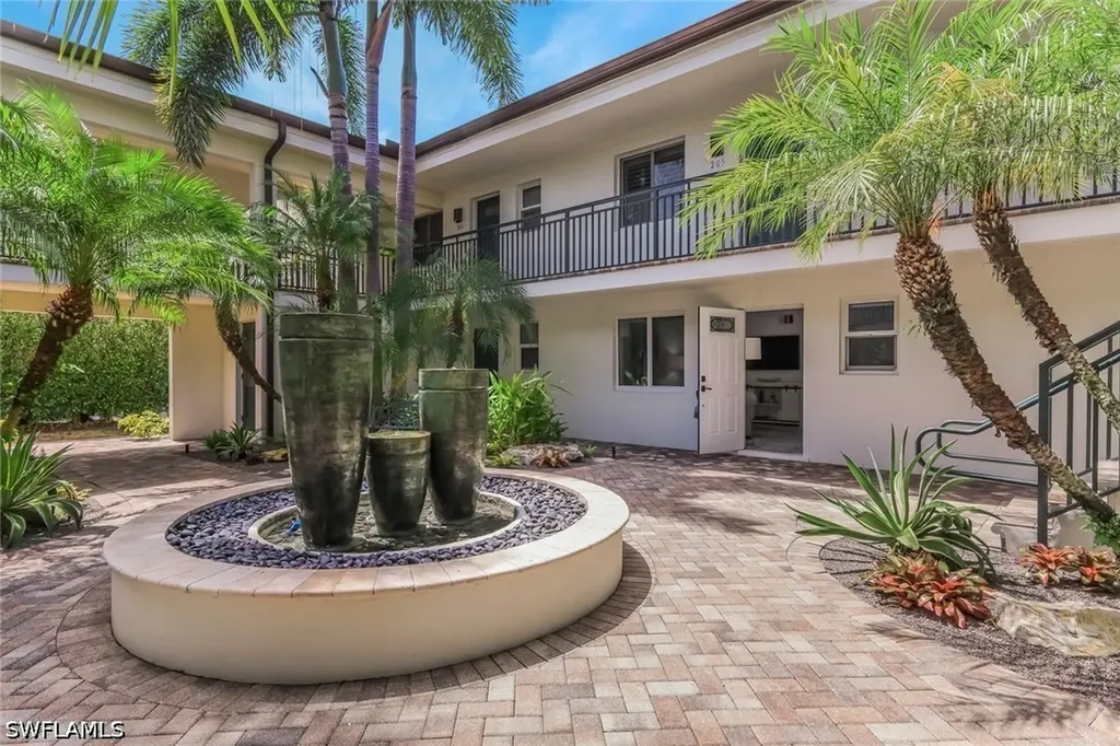 960 7th Street S Naples FL 34102