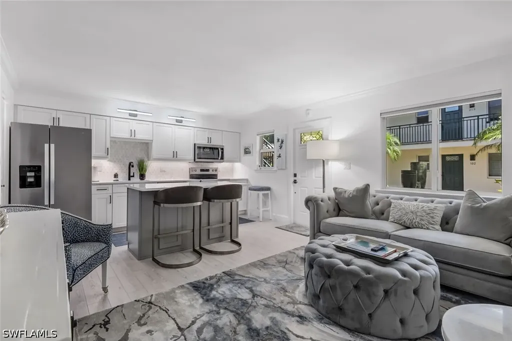 960 7th Street S Naples FL 34102