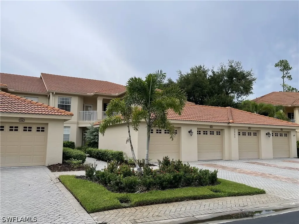 Naples FL, 3965 Bishopwood Court E, Unit 205
