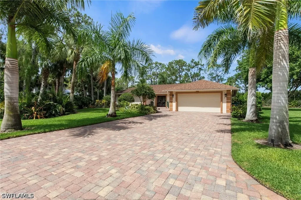 1813 Princess Court Naples FL 34110