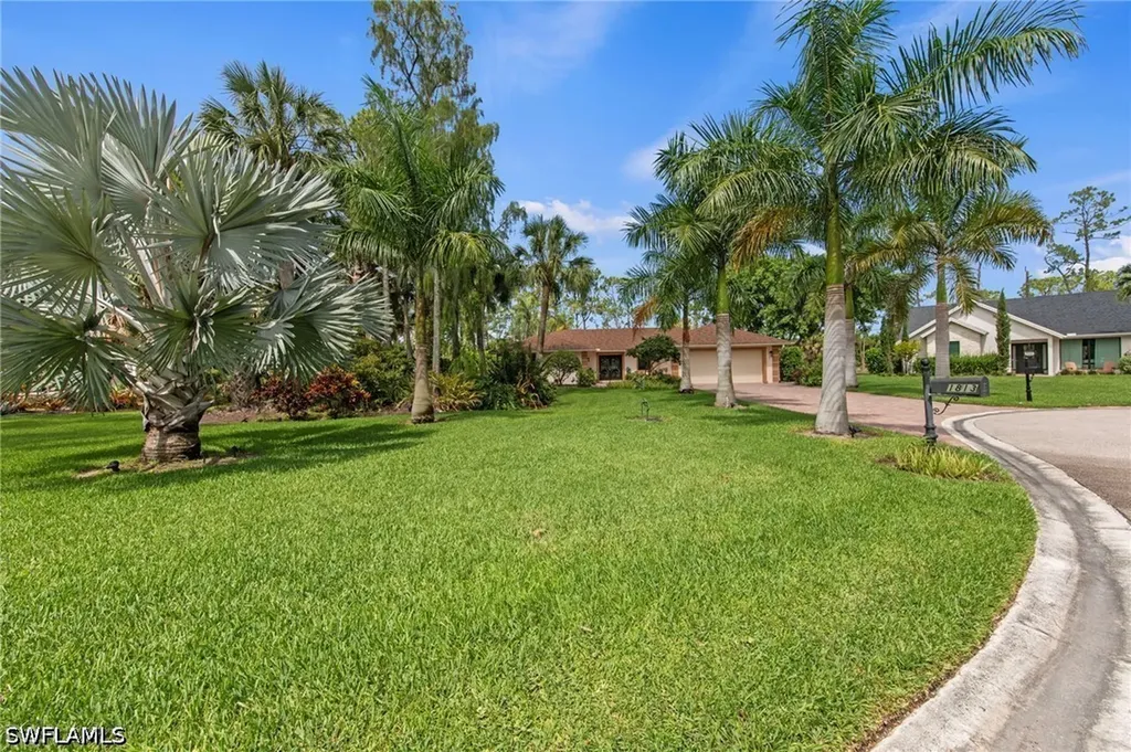 1813 Princess Court Naples FL 34110