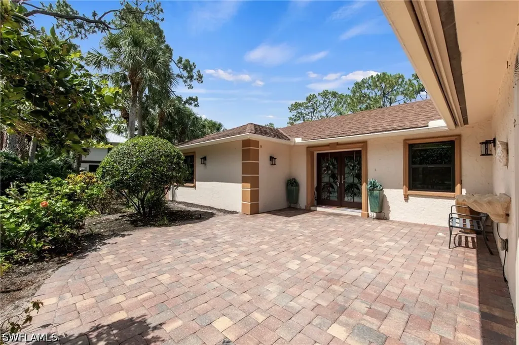 1813 Princess Court Naples FL 34110