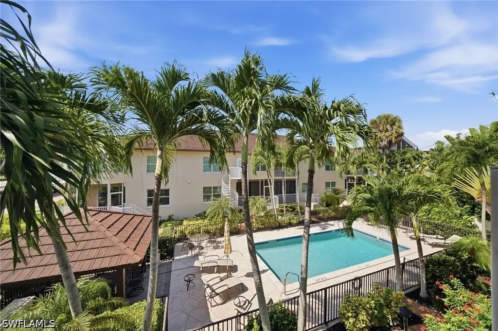 544 10th Avenue S Naples FL 34102
