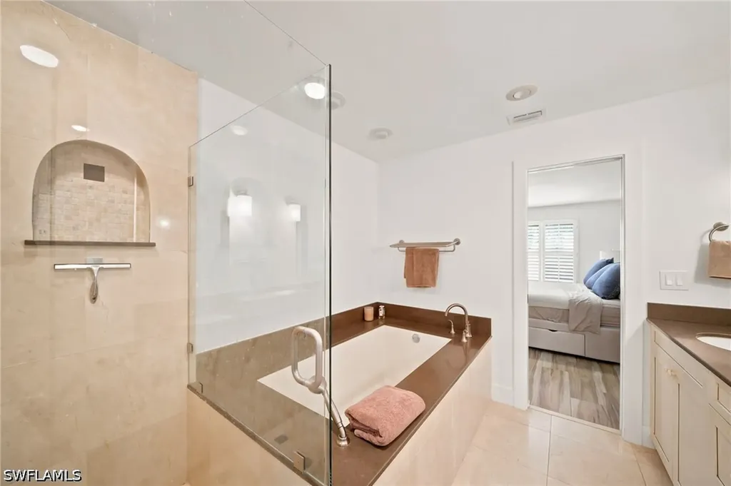 544 10th Avenue S Naples FL 34102