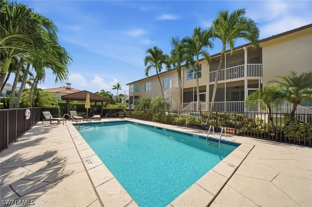 544 10th Avenue S Naples FL 34102