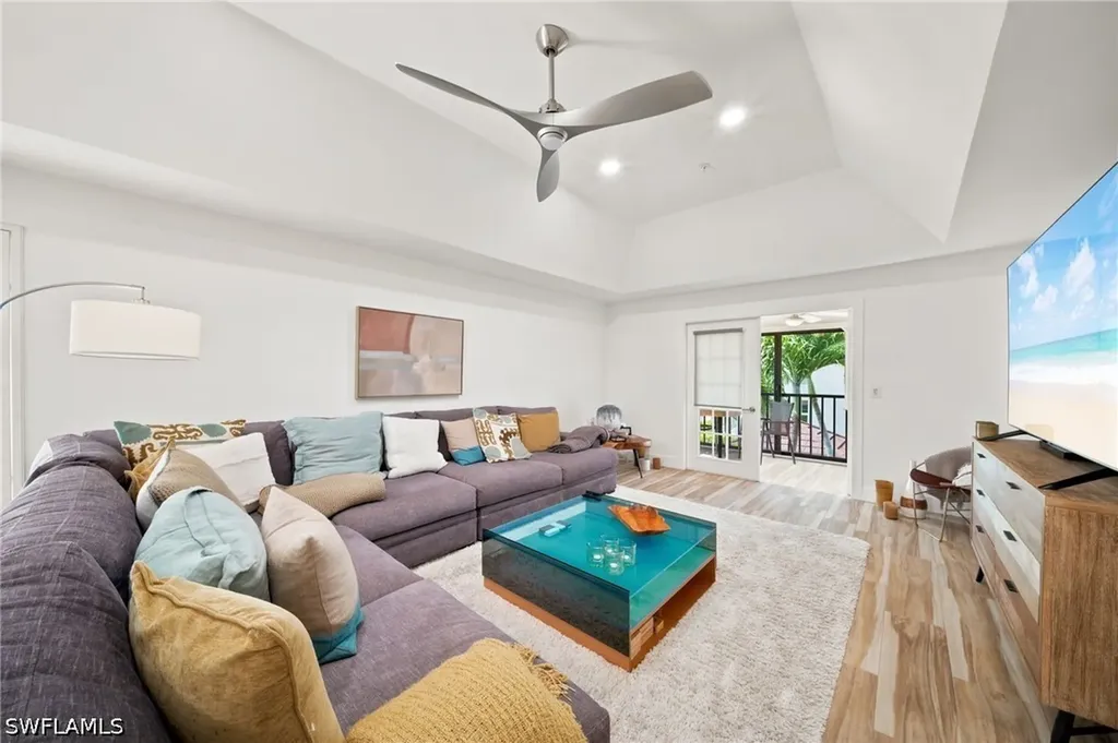 544 10th Avenue S Naples FL 34102