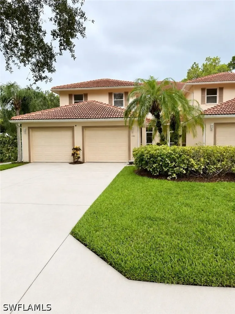 517 Robin Hood Circle Naples FL 34104