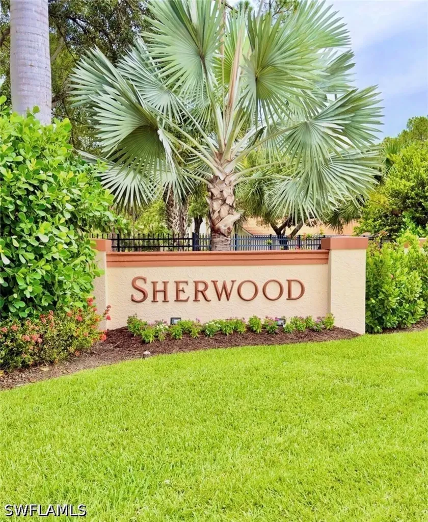 517 Robin Hood Circle Naples FL 34104