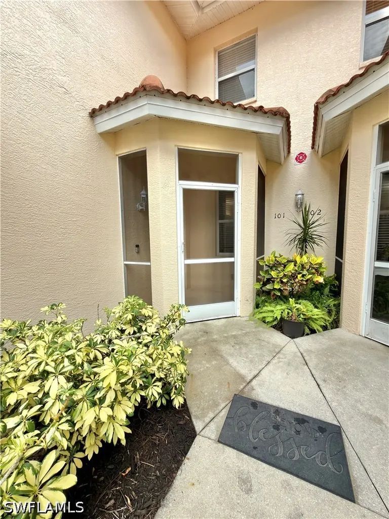 517 Robin Hood Circle Naples FL 34104