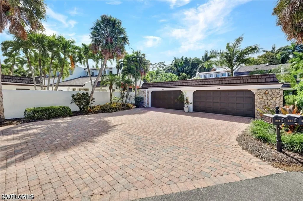 202 Bears Paw Trail Naples FL 34105