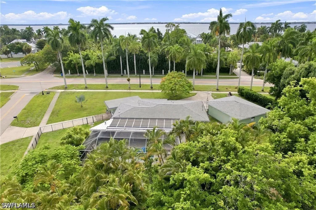 2741 Mcgregor Boulevard Fort Myers FL 33901