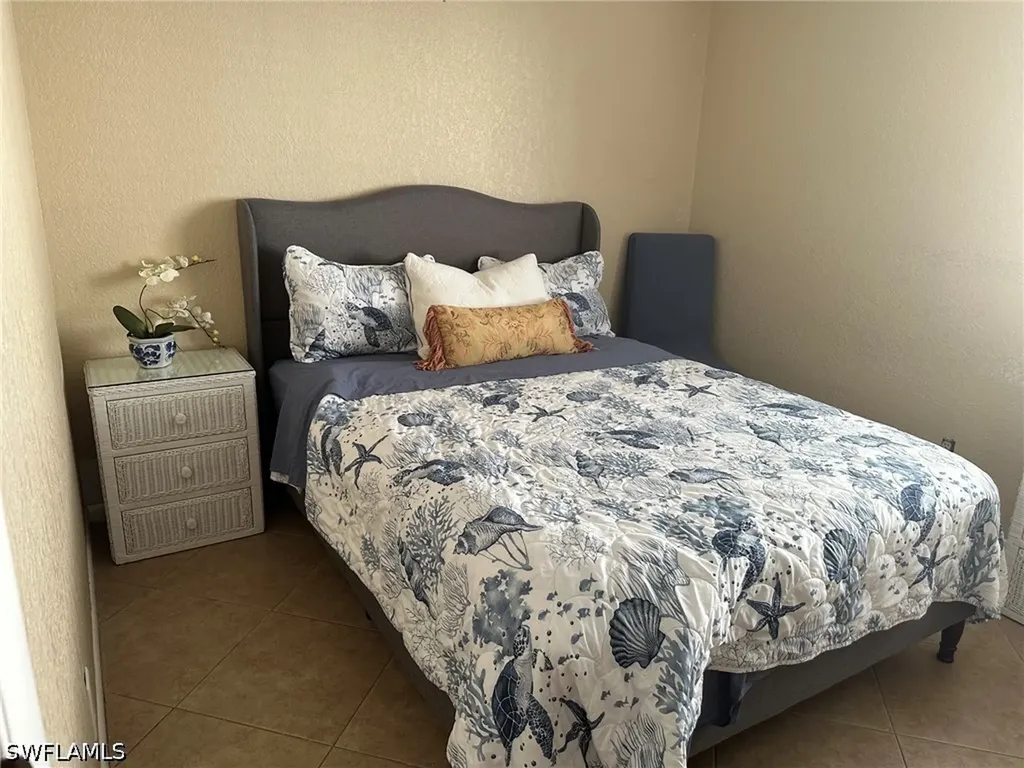 4633 Bayshore Drive Naples FL 34112