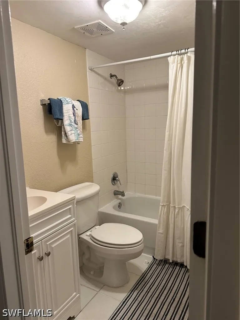 4633 Bayshore Drive Naples FL 34112