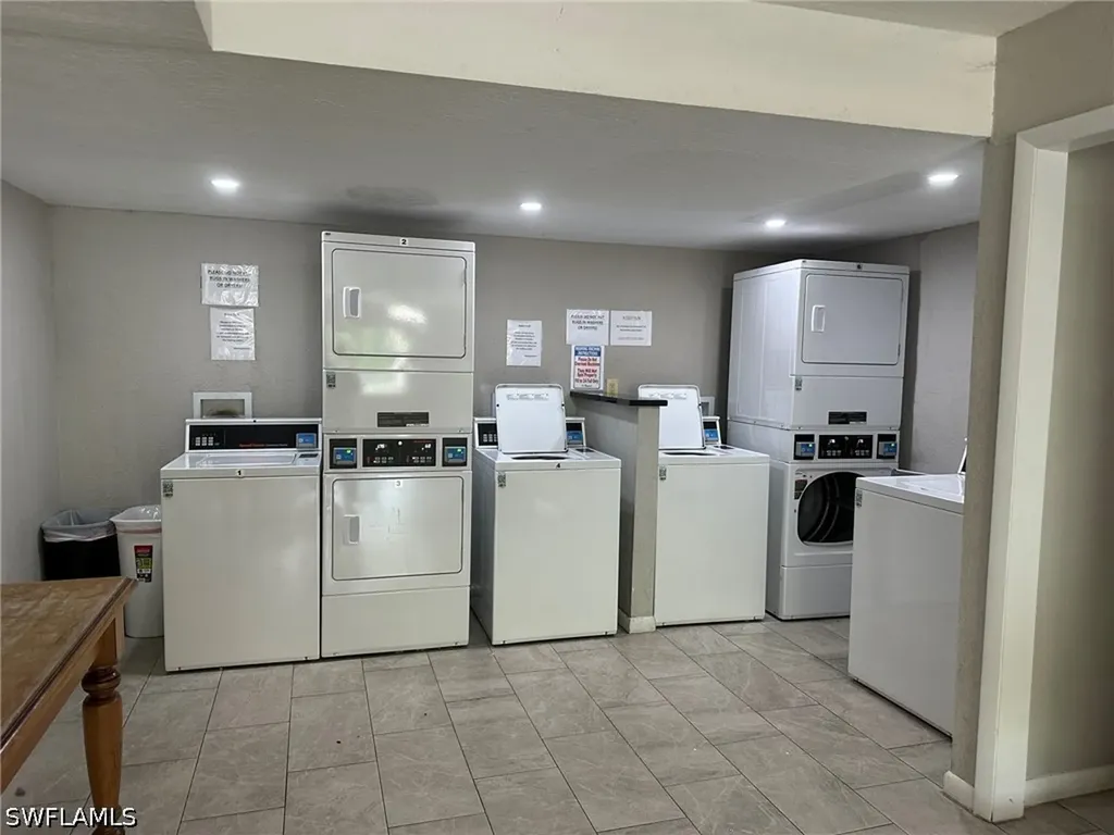 4633 Bayshore Drive Naples FL 34112