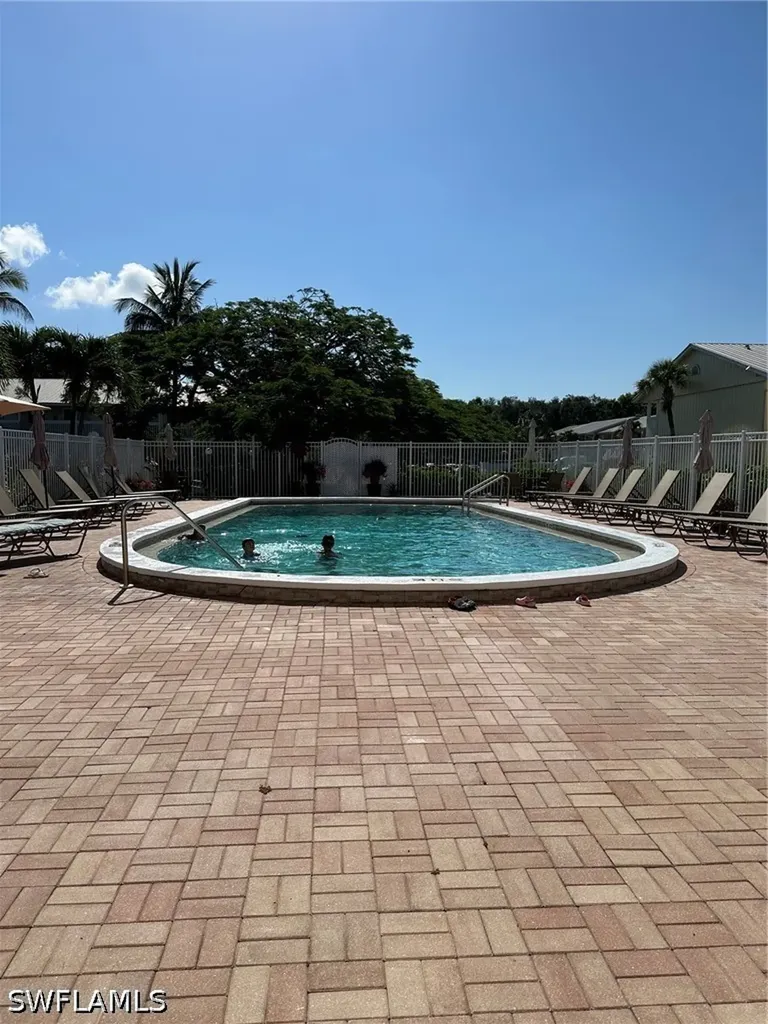 4633 Bayshore Drive Naples FL 34112