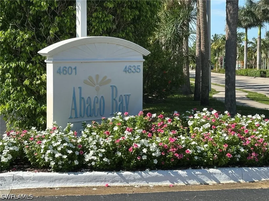 4633 Bayshore Drive Naples FL 34112