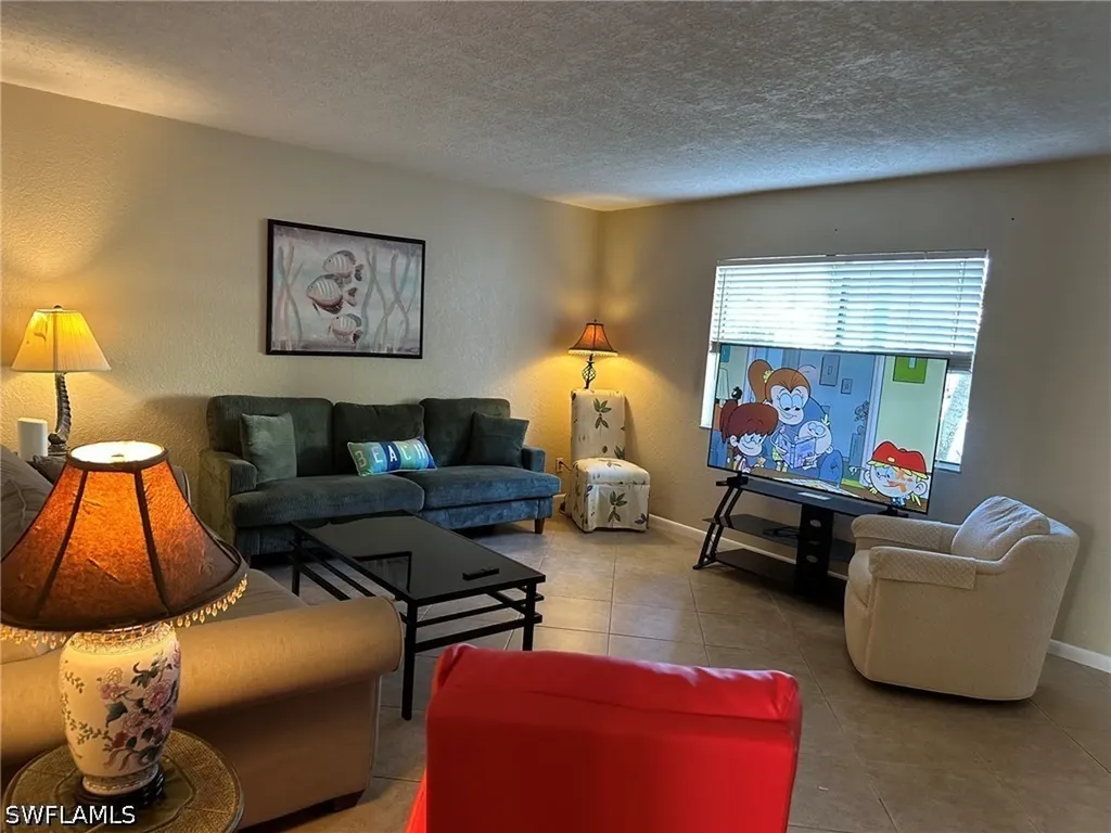 4633 Bayshore Drive Naples FL 34112