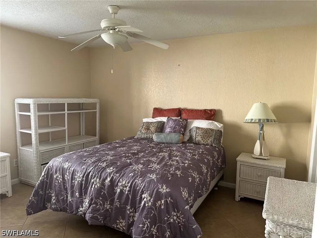 4633 Bayshore Drive Naples FL 34112