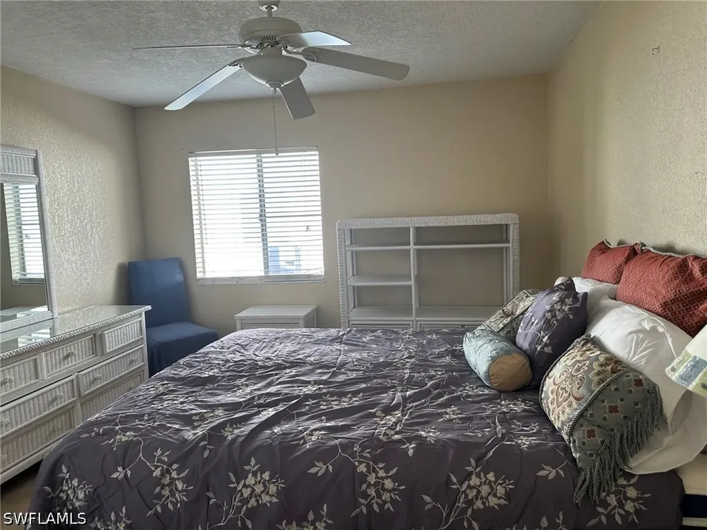 4633 Bayshore Drive Naples FL 34112
