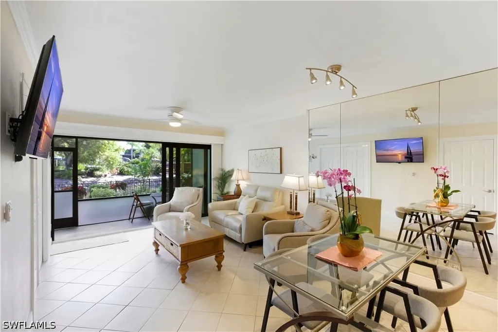 Naples FL, 600 Neapolitan Way, Unit 105