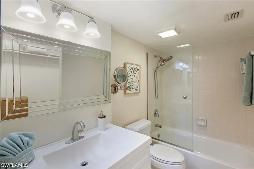 600 Neapolitan Way Naples FL 34103