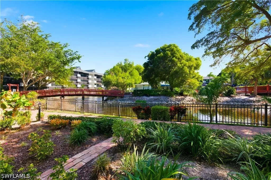 600 Neapolitan Way Naples FL 34103