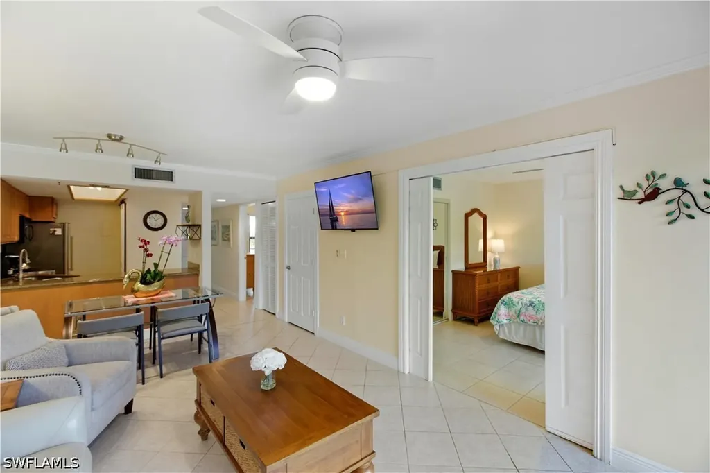 600 Neapolitan Way Naples FL 34103