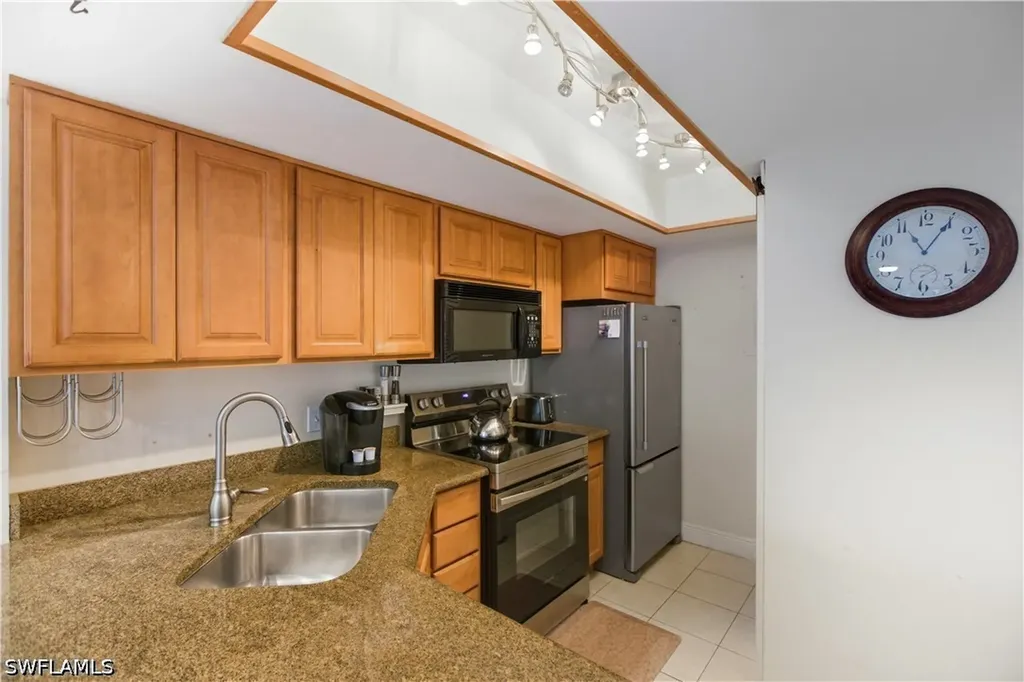 600 Neapolitan Way Naples FL 34103