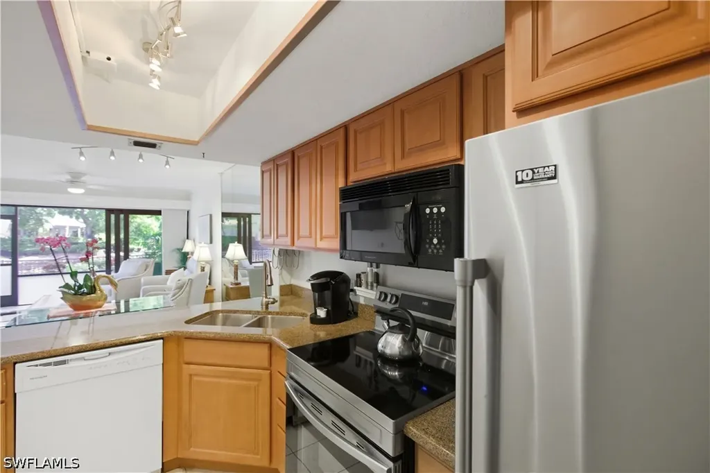 600 Neapolitan Way Naples FL 34103