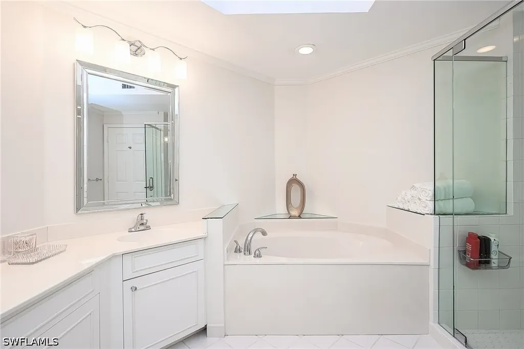 900 L Ambiance Circle Naples FL 34108