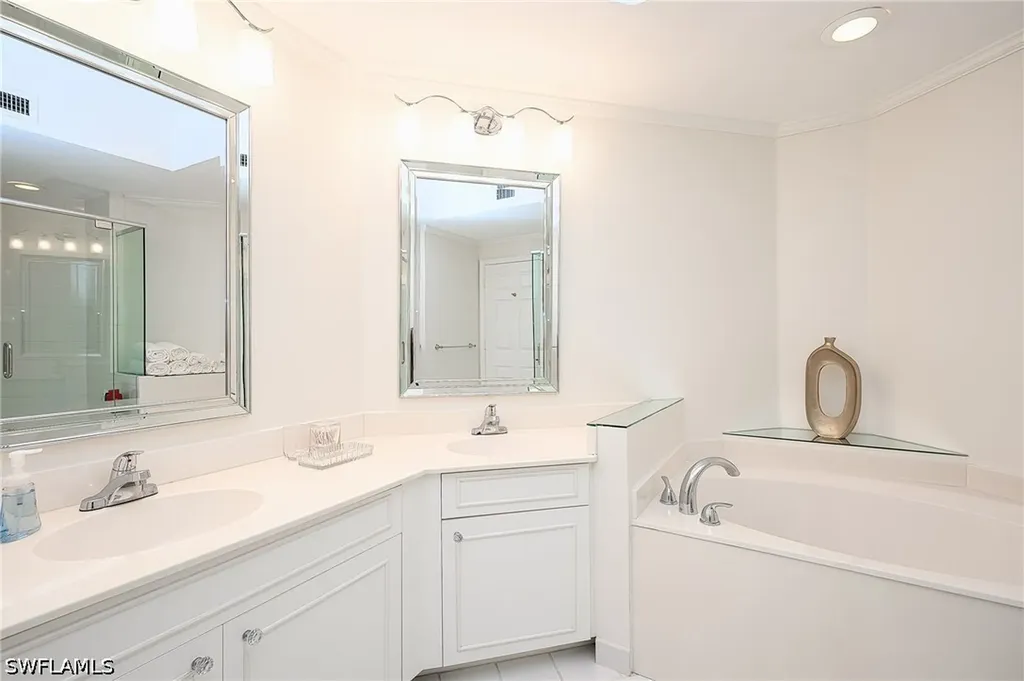 900 L Ambiance Circle Naples FL 34108