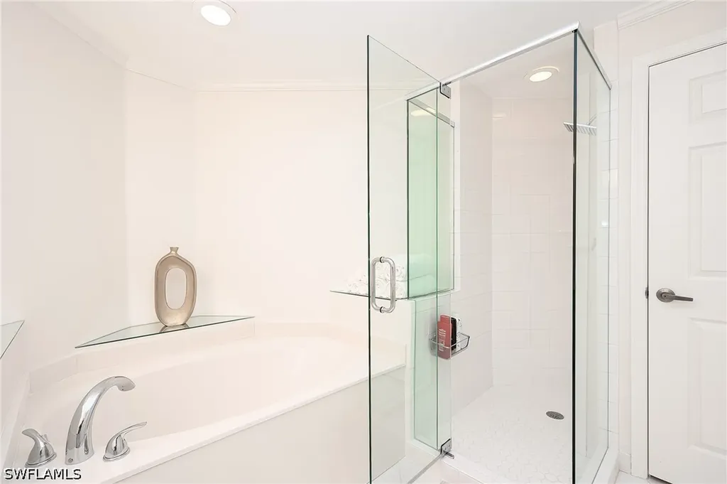 900 L Ambiance Circle Naples FL 34108