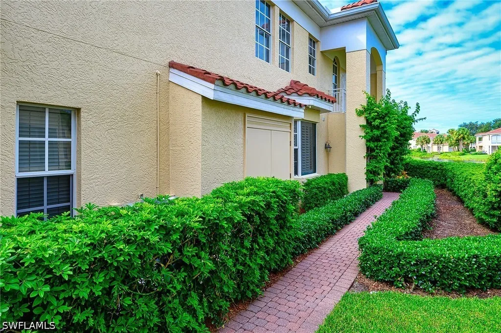 900 L Ambiance Circle Naples FL 34108