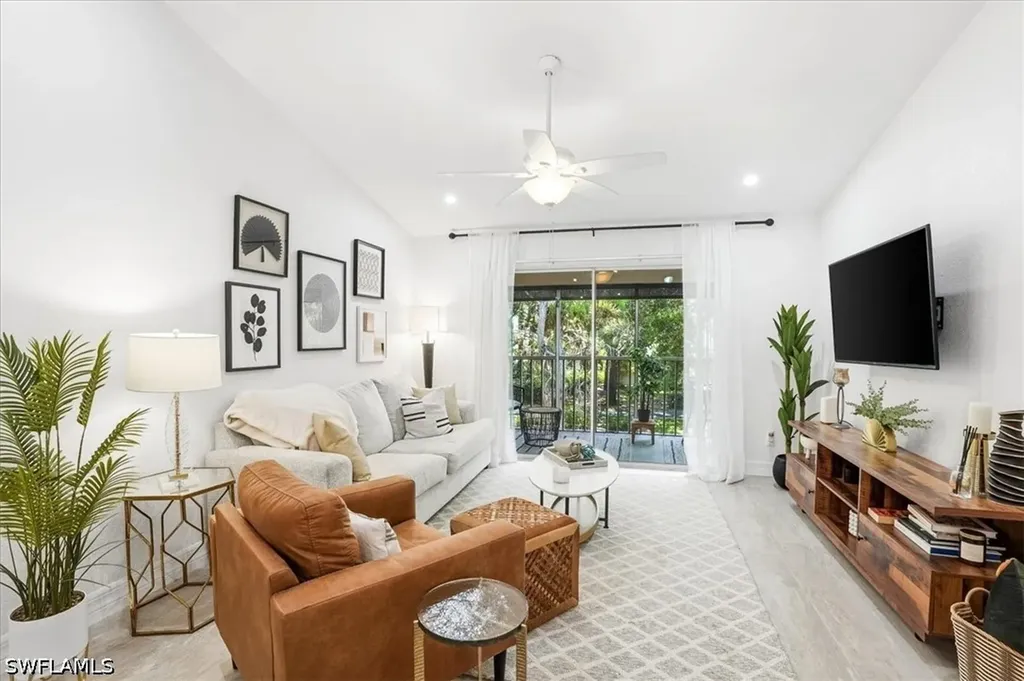Naples FL, 1714 Kings Lake Boulevard, Unit 202
