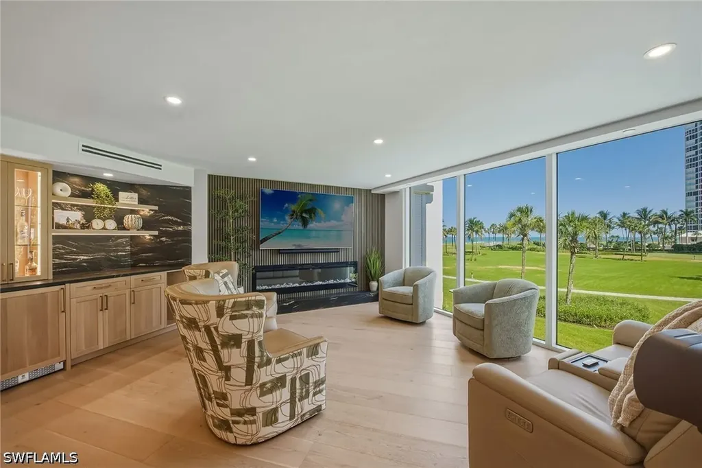 Naples FL, 4401 Gulf Shore Boulevard N, Unit B202