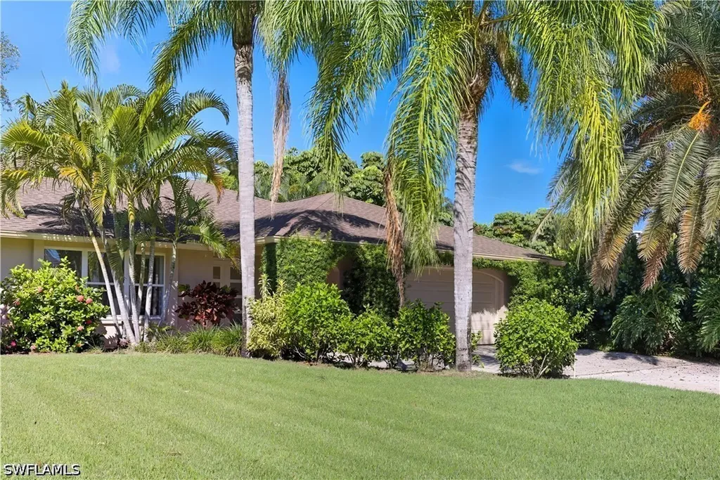 2261 Kings Lake Boulevard Naples FL 34112