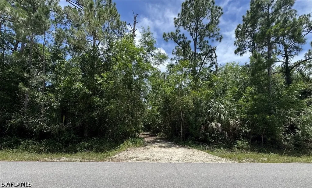 930 24th Avenue NE Naples FL 34120