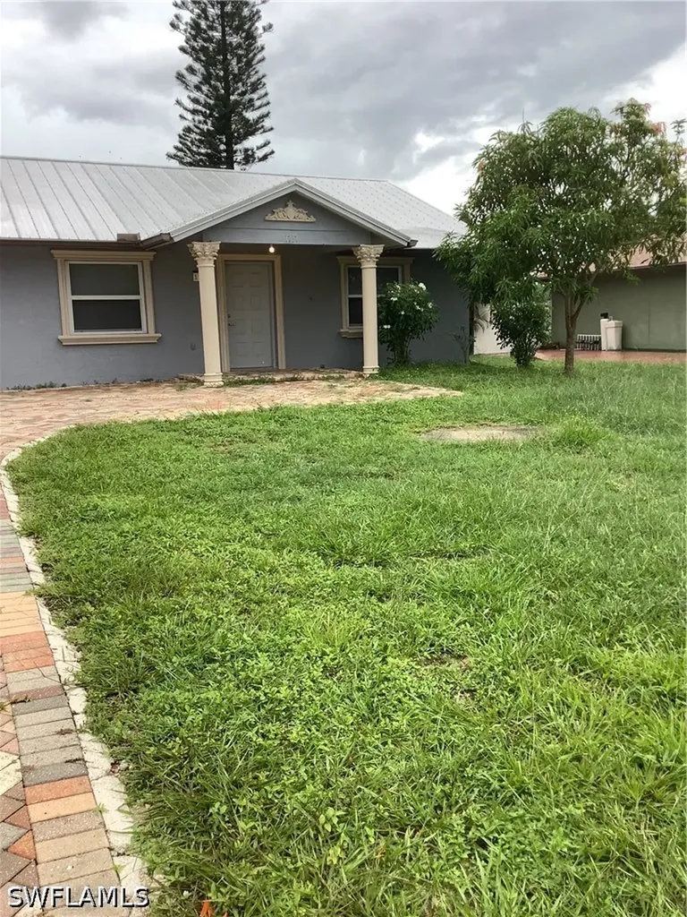 1737 42nd Street SW Naples FL 34116