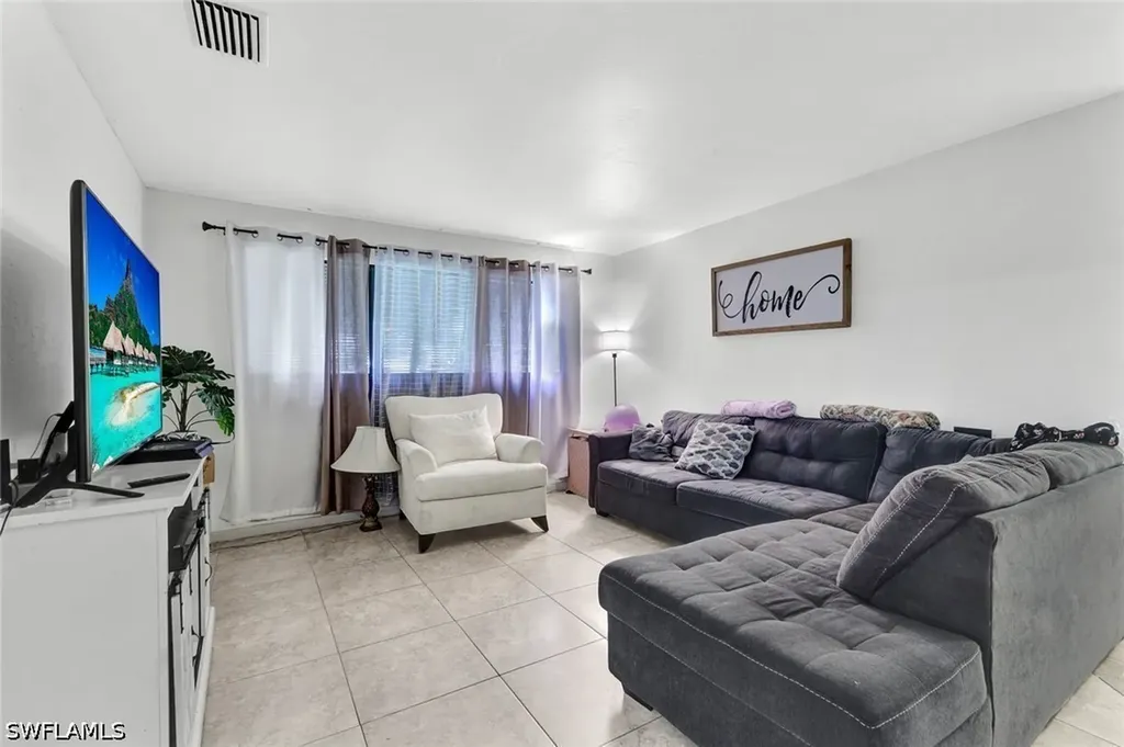 227-225 Cape Coral Parkway E Cape Coral FL 33904