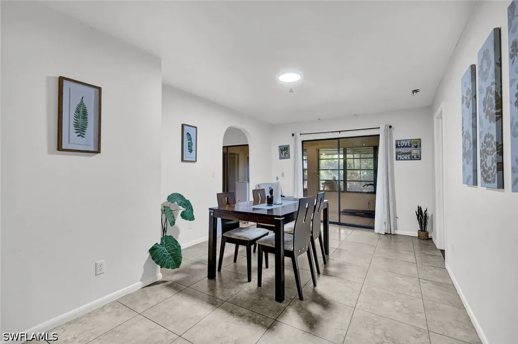 227-225 Cape Coral Parkway E Cape Coral FL 33904