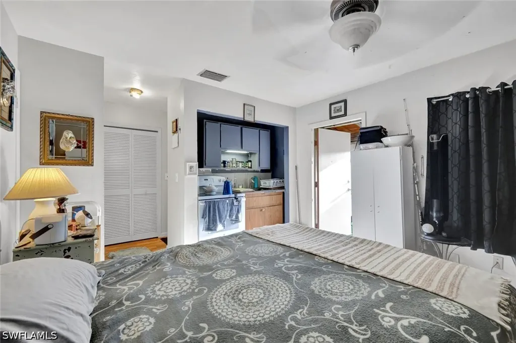 227-225 Cape Coral Parkway E Cape Coral FL 33904