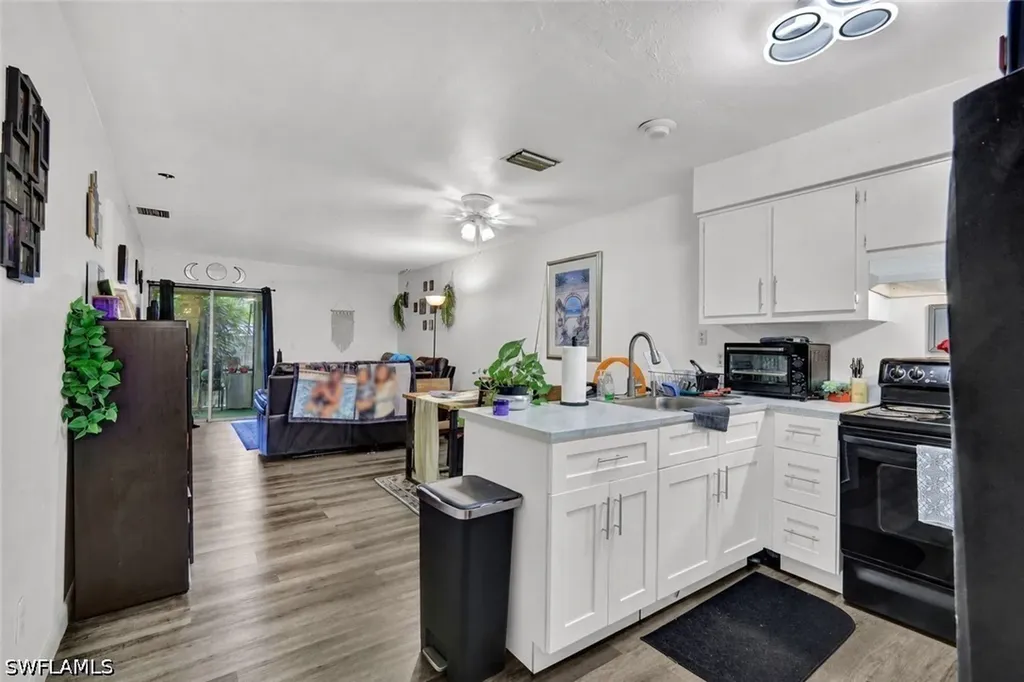 227-225 Cape Coral Parkway E Cape Coral FL 33904