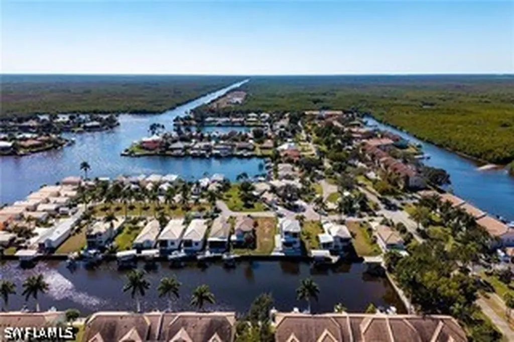 187 Eveningstar Cay Naples FL 34114