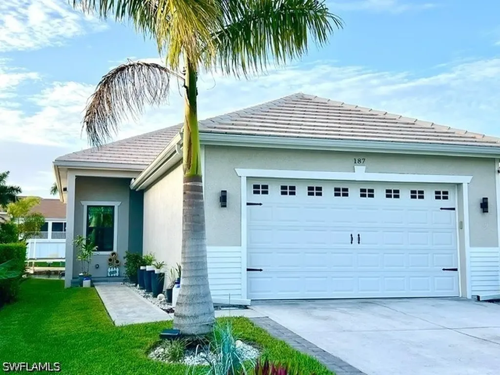 187 Eveningstar Cay Naples FL 34114