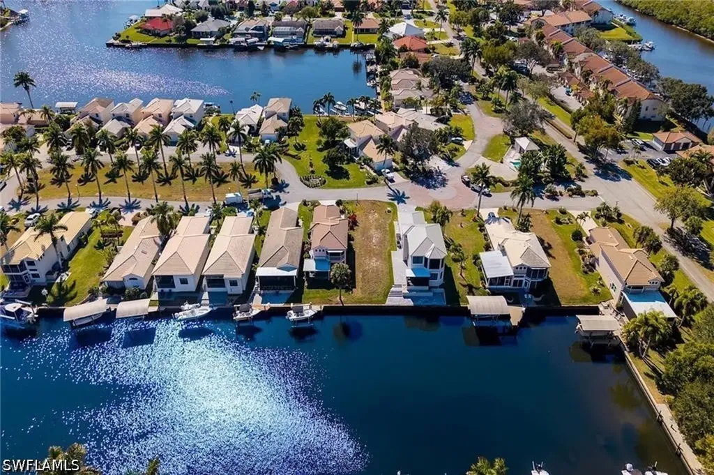 187 Eveningstar Cay Naples FL 34114