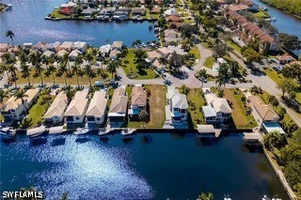 187 Eveningstar Cay Naples FL 34114