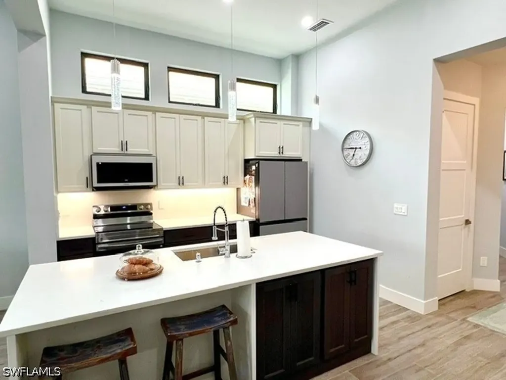 187 Eveningstar Cay Naples FL 34114