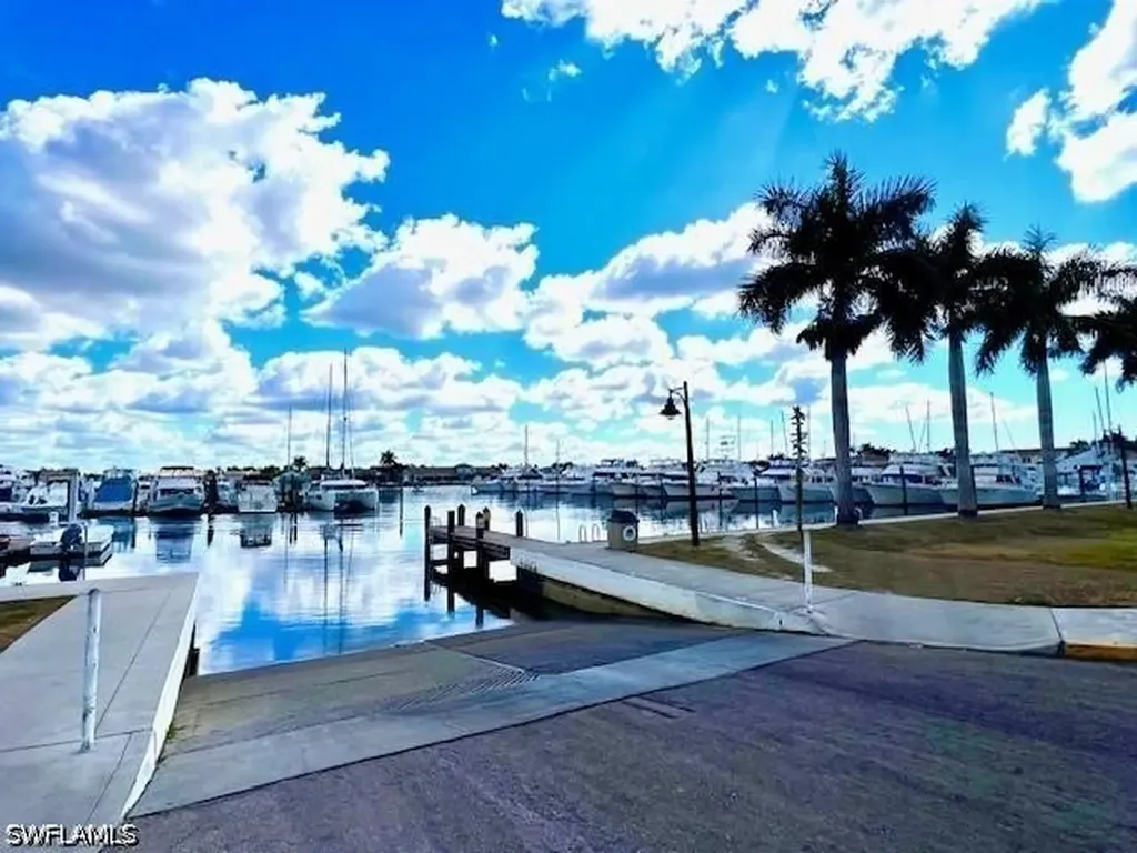 187 Eveningstar Cay Naples FL 34114