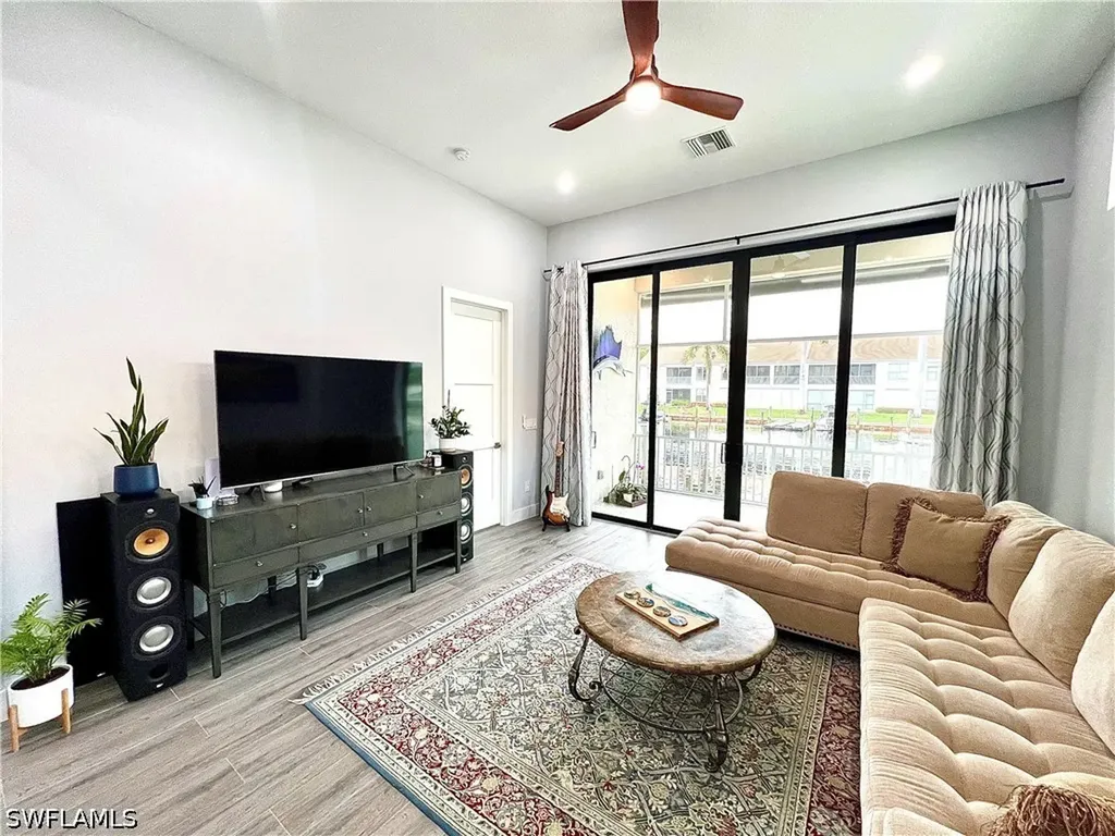 187 Eveningstar Cay Naples FL 34114