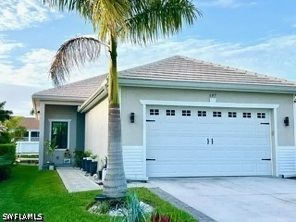 187 Eveningstar Cay Naples FL 34114